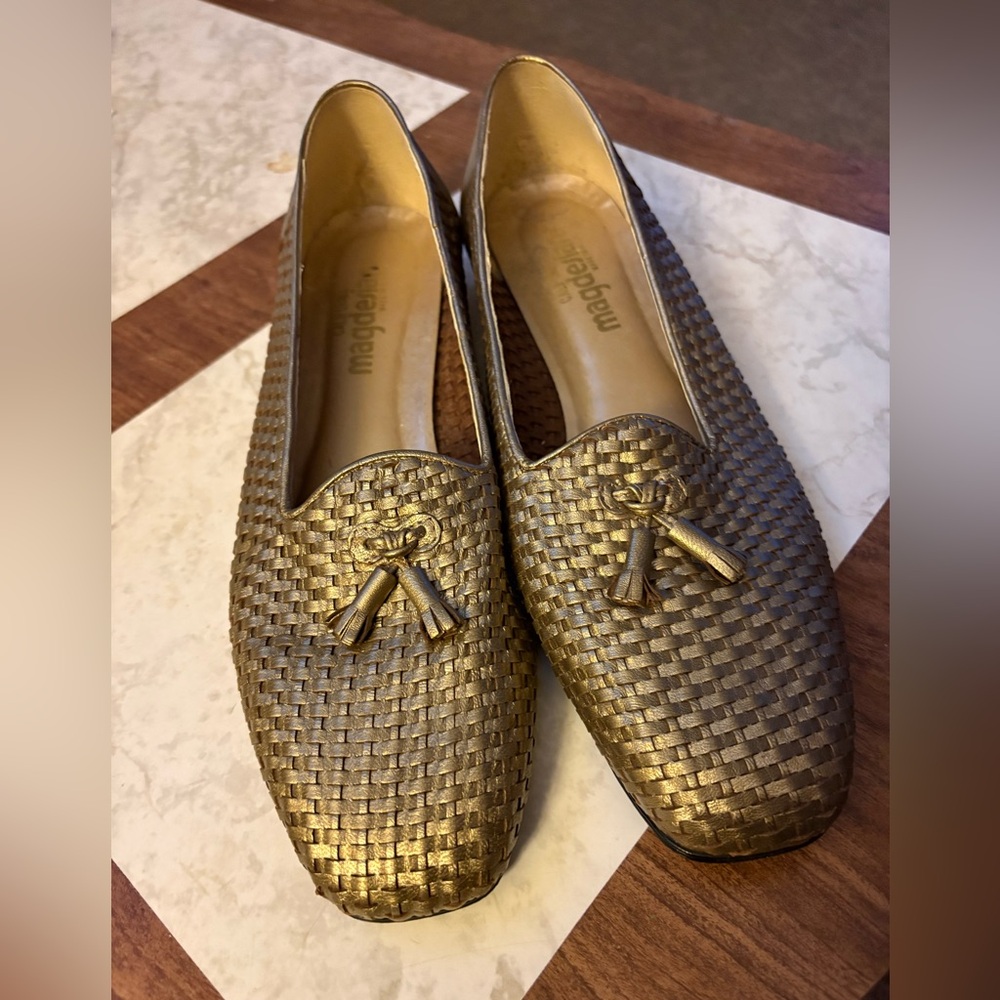 Magdesians  Bronze Woven Low Heel Pumps Tassels Sz 11